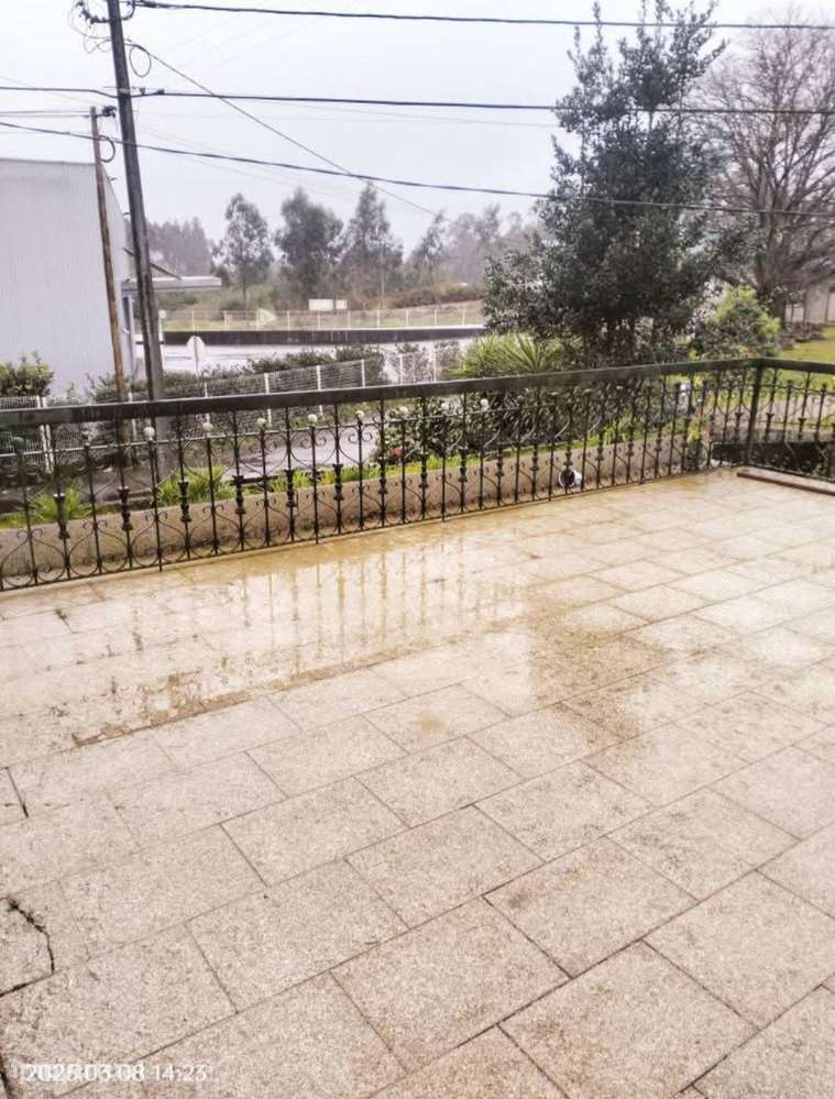 Moradia T3 isolada com terraço e varanda - Grande imagem: 2/10
