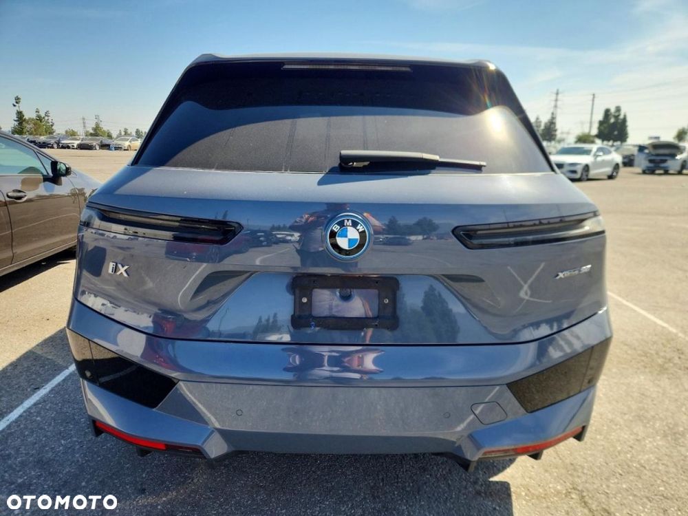 BMW iX - 7