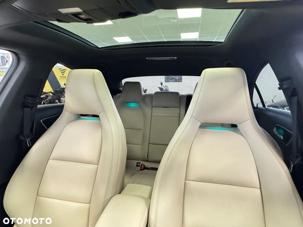 Mercedes-Benz CLA 250 7G-DCT UrbanStyle Edition - 7