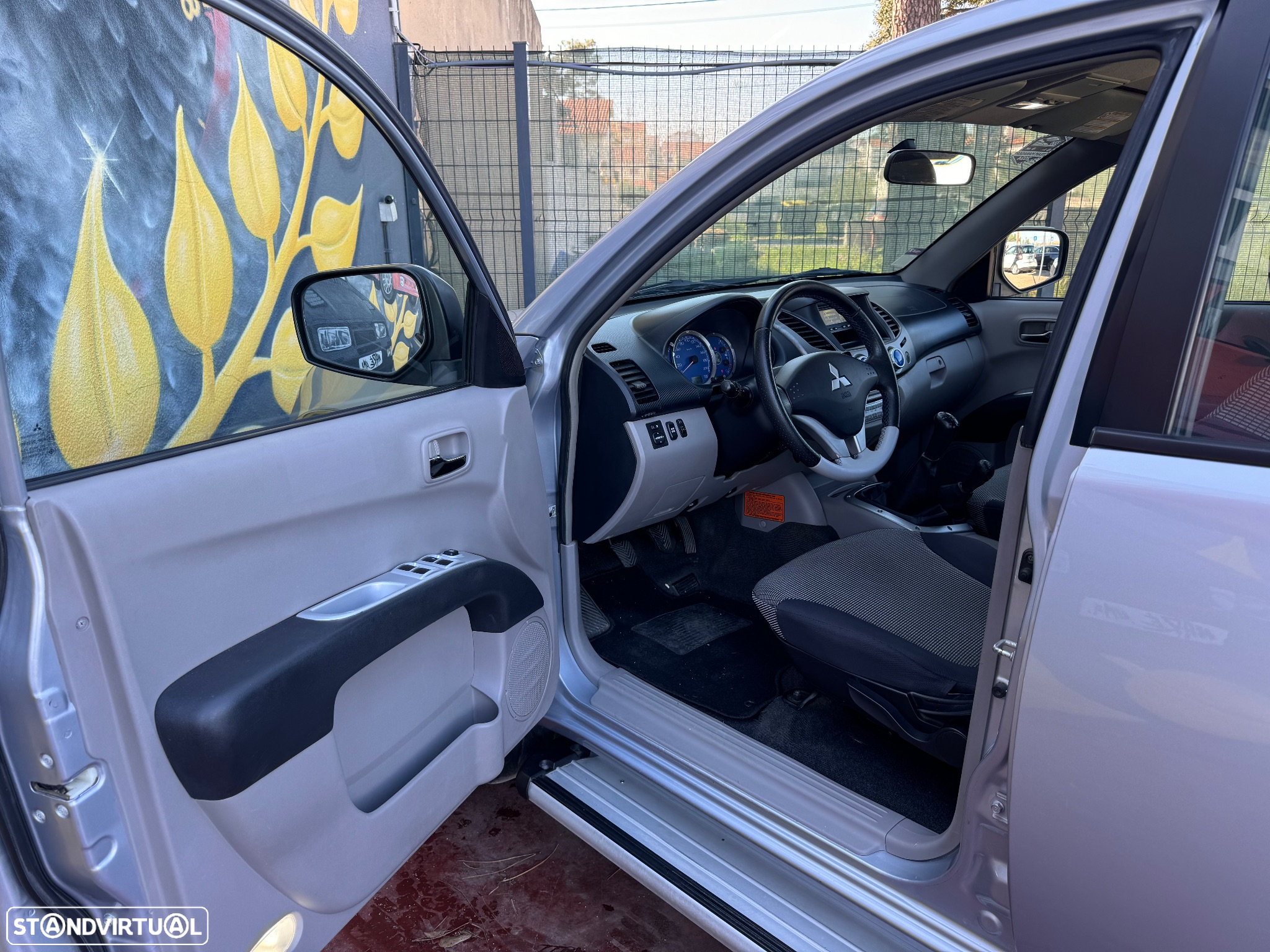 Mitsubishi L200 2.5 DI-D CD Invite AC 4WD - 8