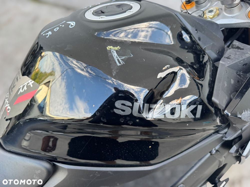 Suzuki GSX - 11