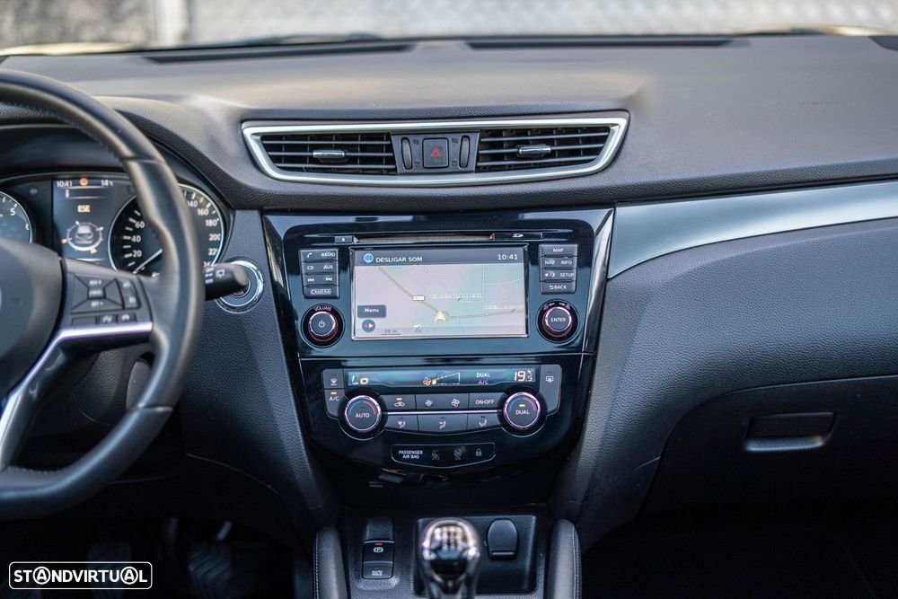 Nissan Qashqai 1.2 DIG-T N-Connecta 18 - 20