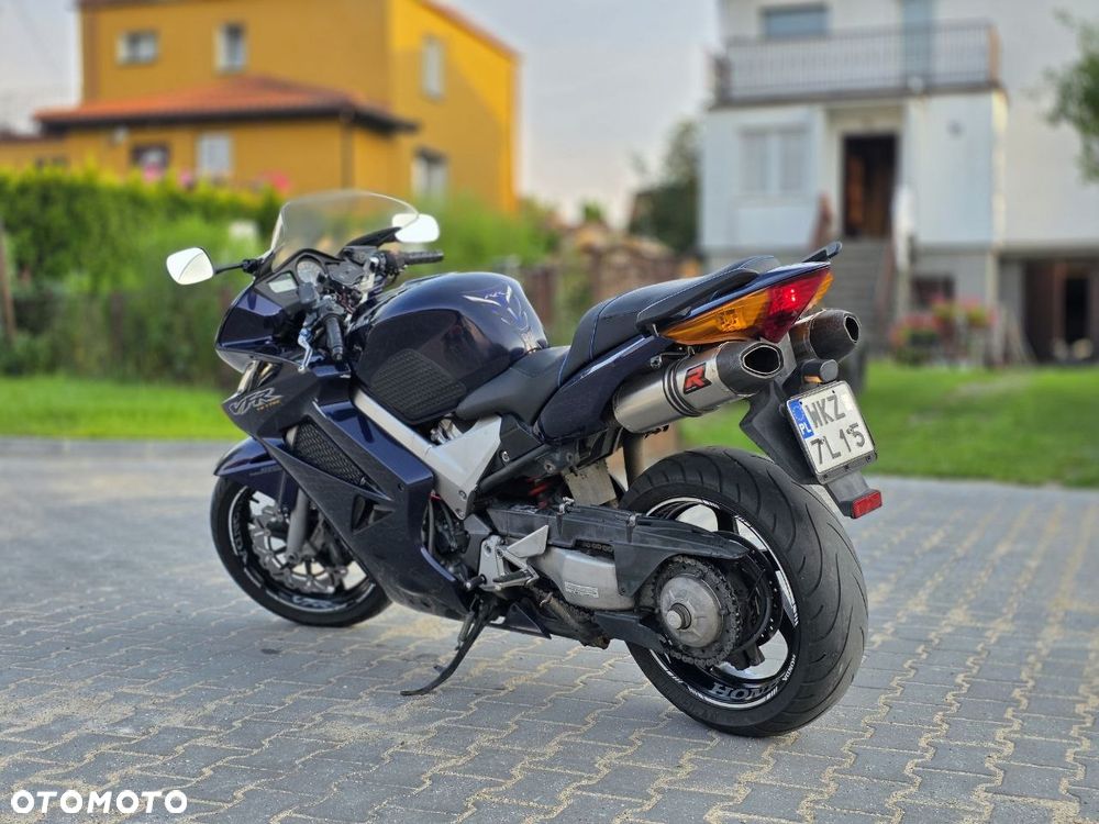 Honda VFR - 3