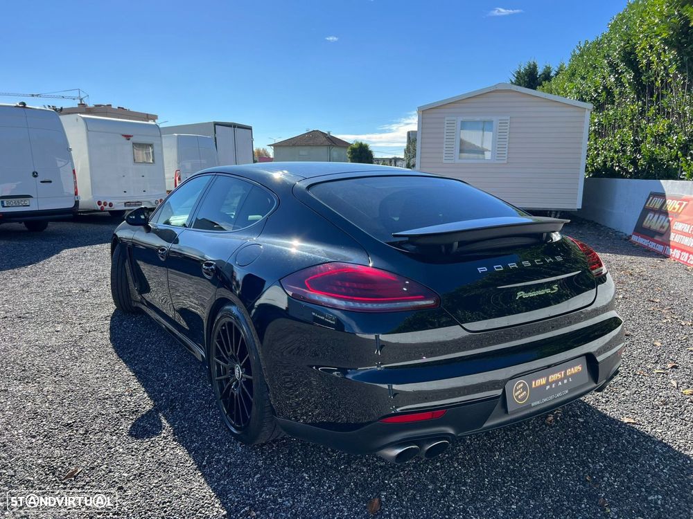 Porsche Panamera - 4