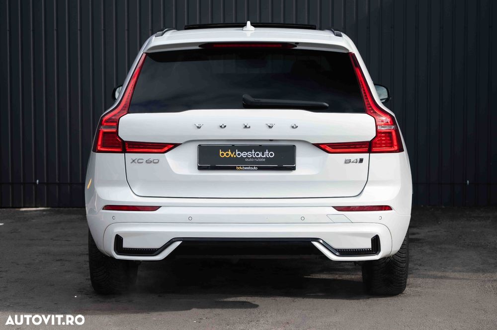 Volvo XC 60 B4 MHEV AT8 AWD R-Design - 10