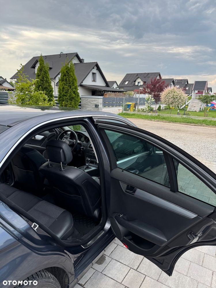 Mercedes-Benz Klasa C 220 CDI BlueEff 4-Matic Avantgarde - 12