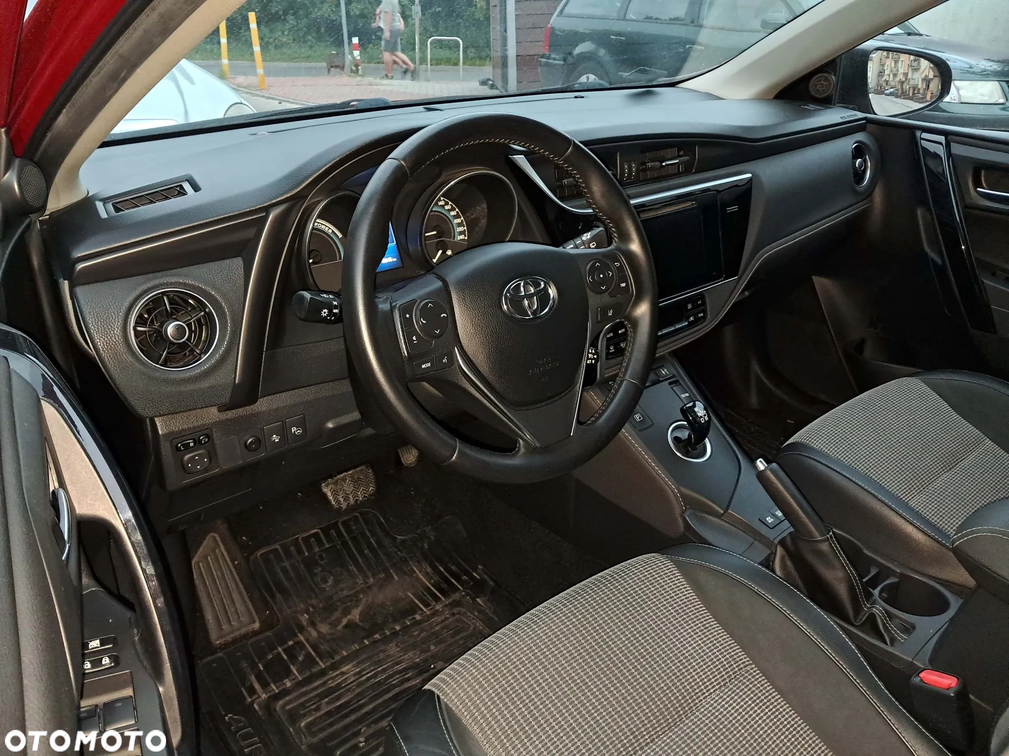 Toyota Auris Hybrid 135 Prestige - 9
