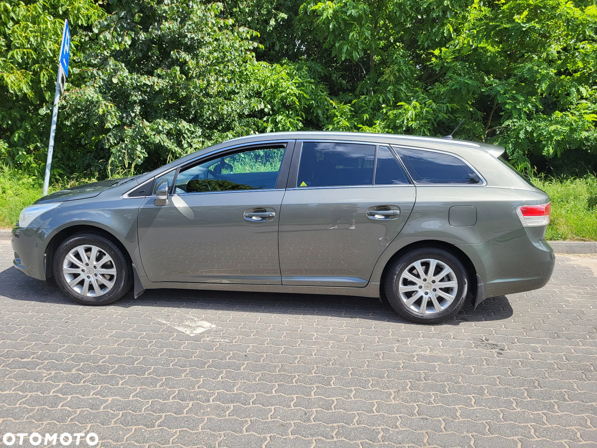 Toyota Avensis - 2