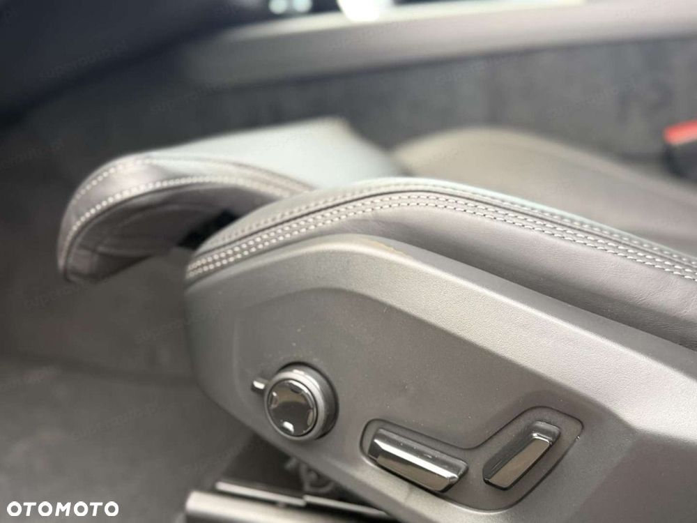 Volvo XC 60 T8 Plug-In Hybrid AWD Ultra Black Edition - 19
