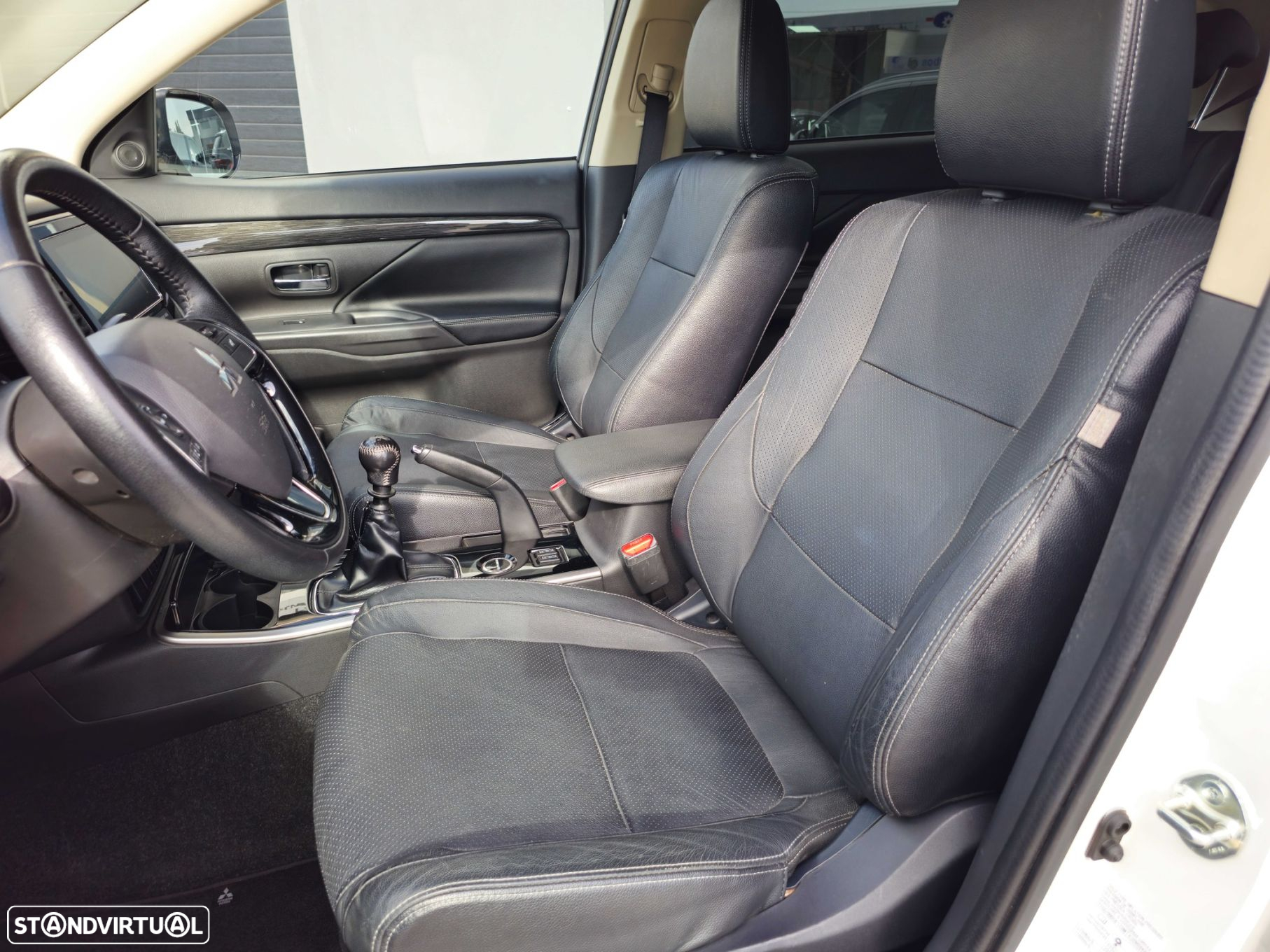 Mitsubishi Outlander 2.2 DI-D Intense+ - 13