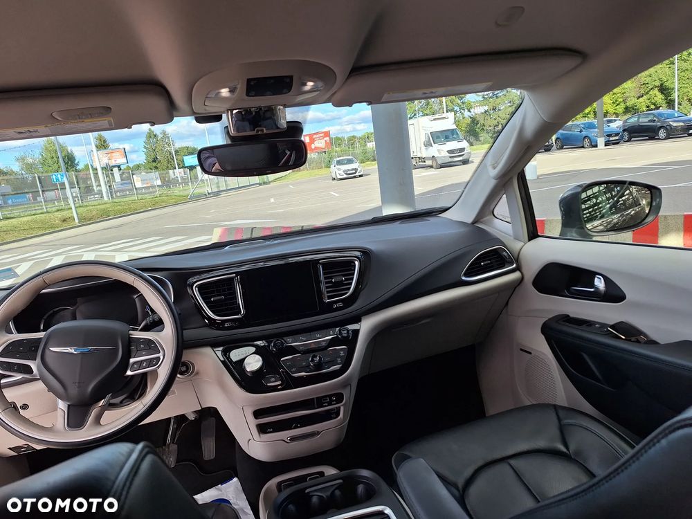 Chrysler Pacifica - 33