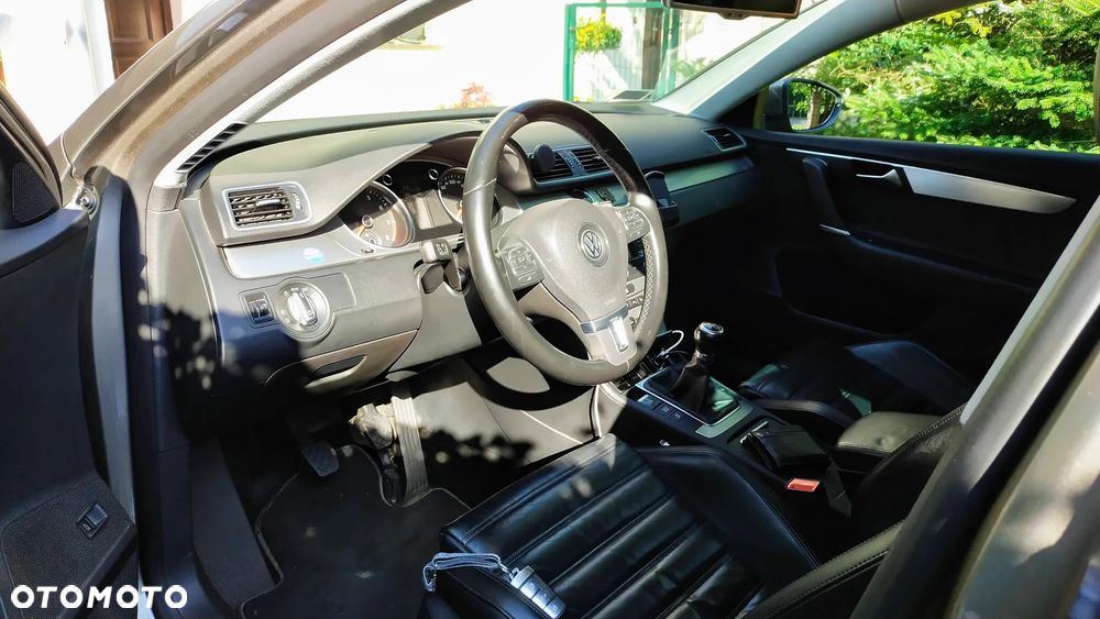 Volkswagen Passat - 13
