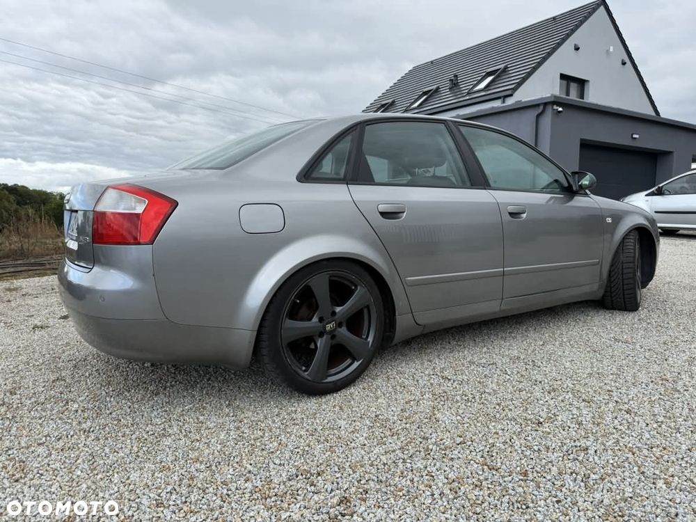 Audi A4 Limousine - 4