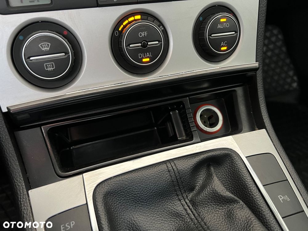 Volkswagen Passat 2.0 TDI Comfortline - 28