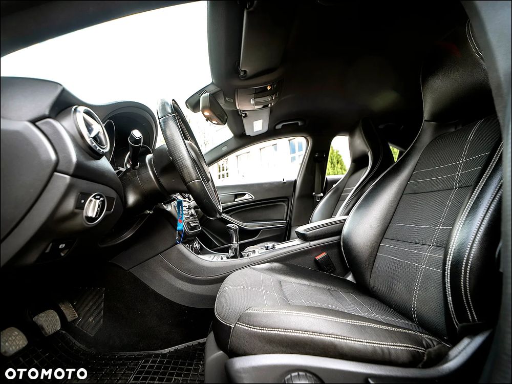 Mercedes-Benz CLA - 32