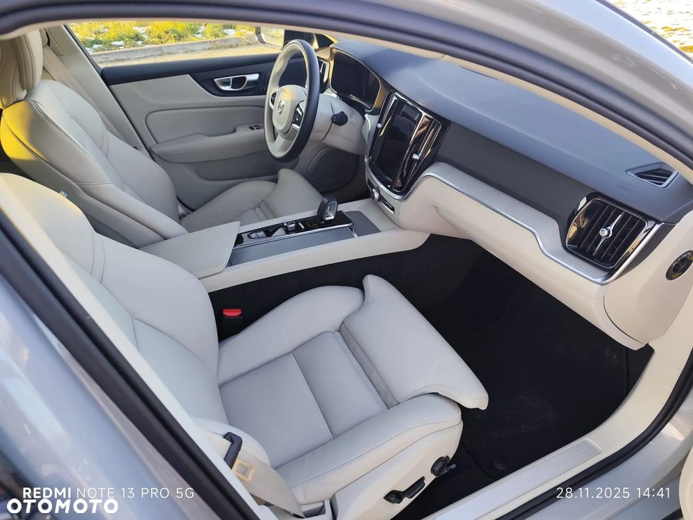 Volvo V60 B4 B Plus Dark - 10