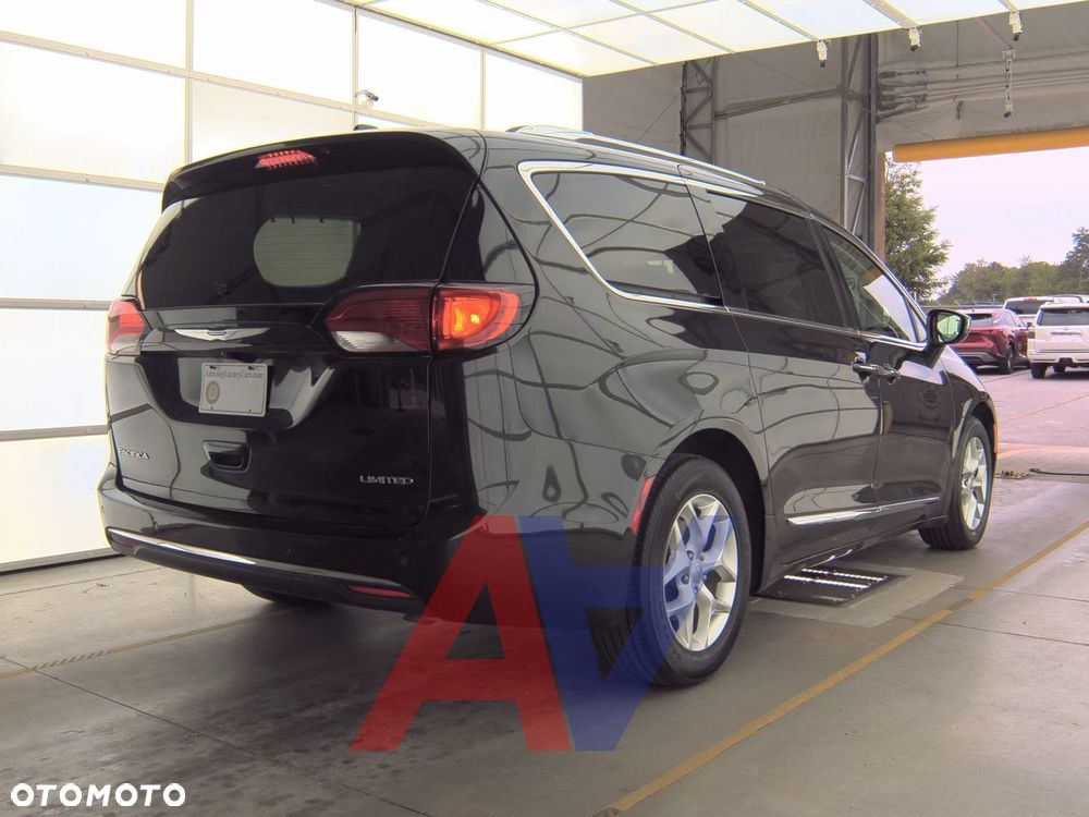 Chrysler Pacifica - 6