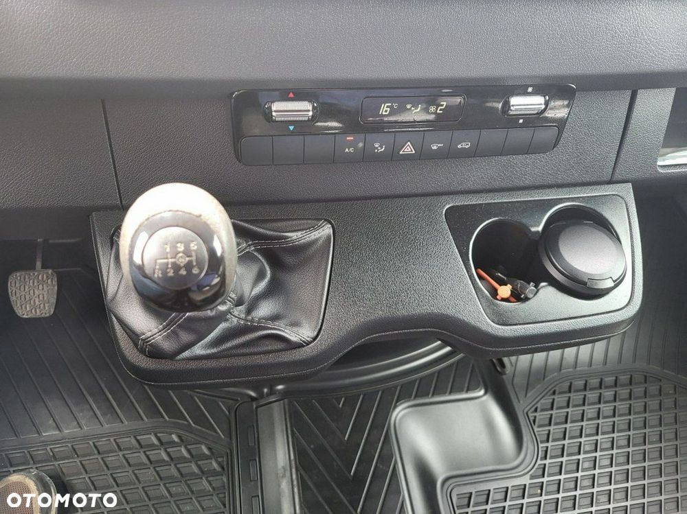 Mercedes-Benz Sprinter - 16