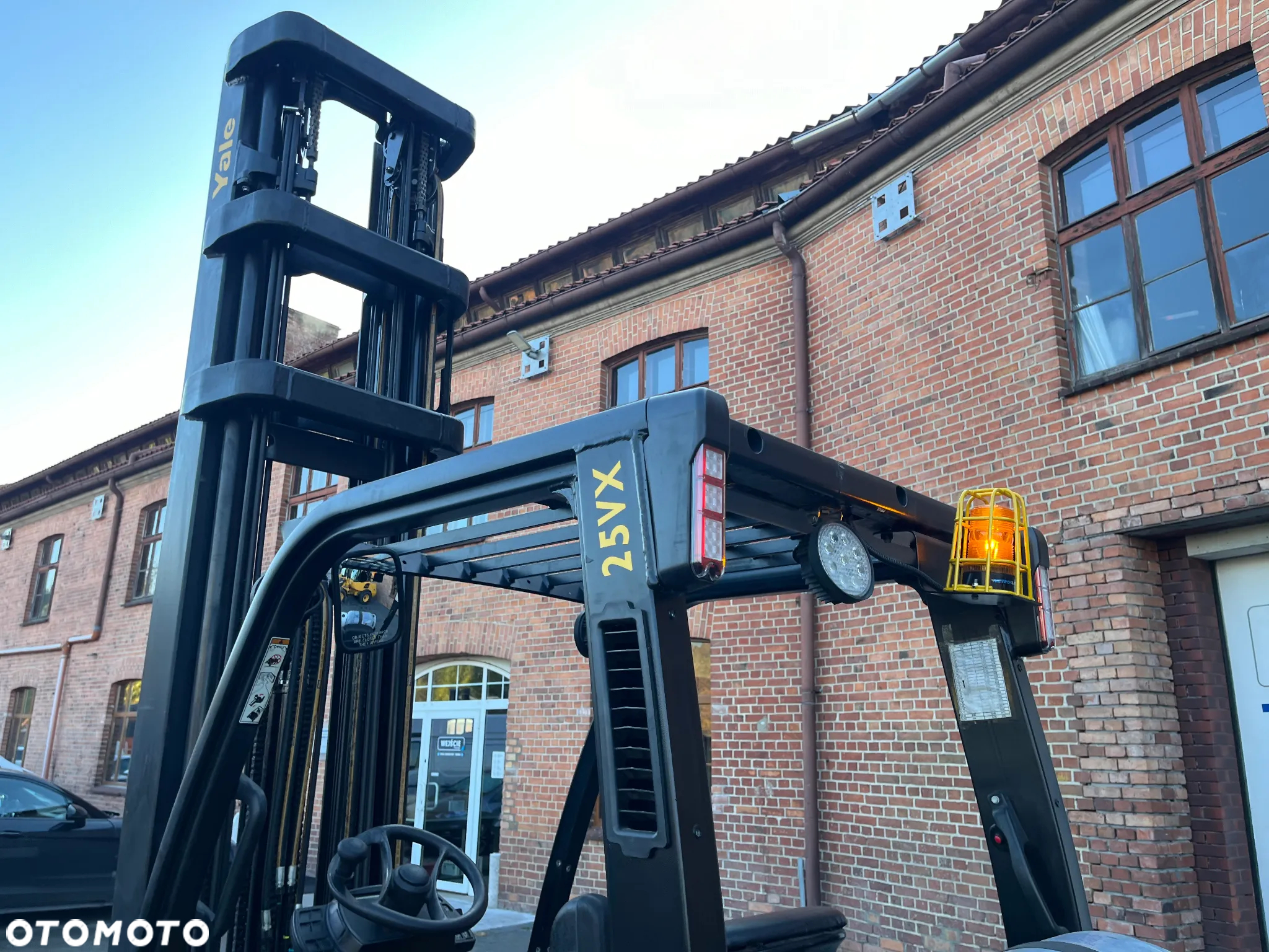 Yale GLC25VX - 16