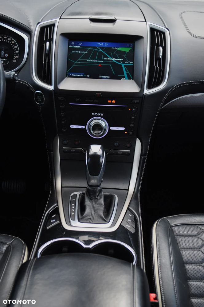 Ford S-Max - 12