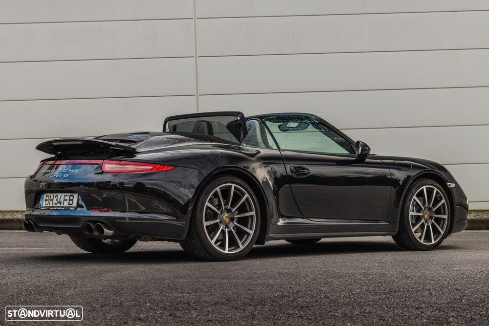 Porsche 911 (991) Carrera 4 Cabriolet PDK Black Edition - 38