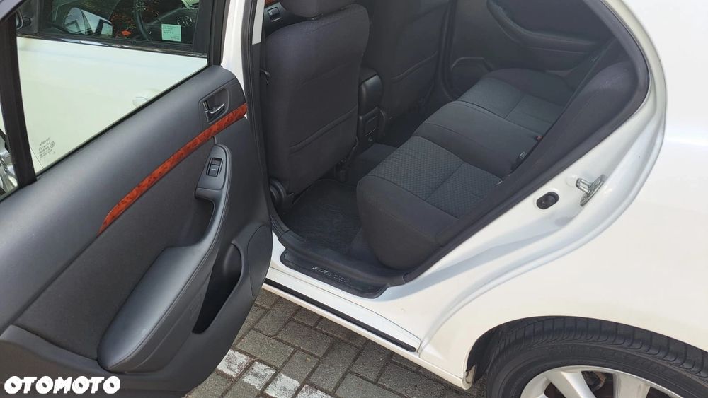 Toyota Avensis 2.4 VVT-i Prestige - 11
