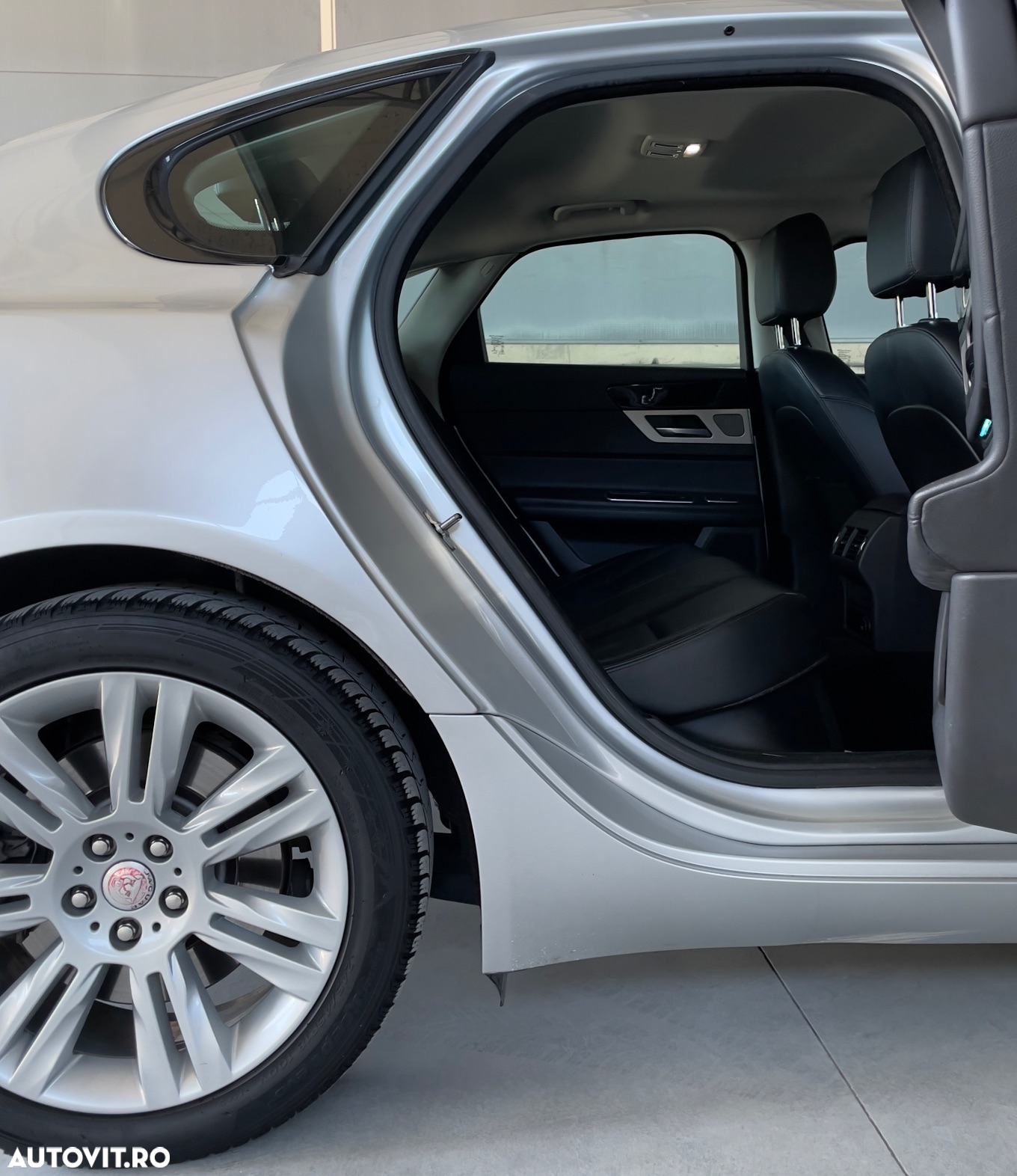 Jaguar XF 20d RWD Prestige - 13