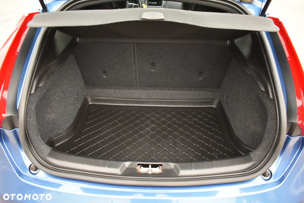 Volvo V40 D2 RDesign - 17