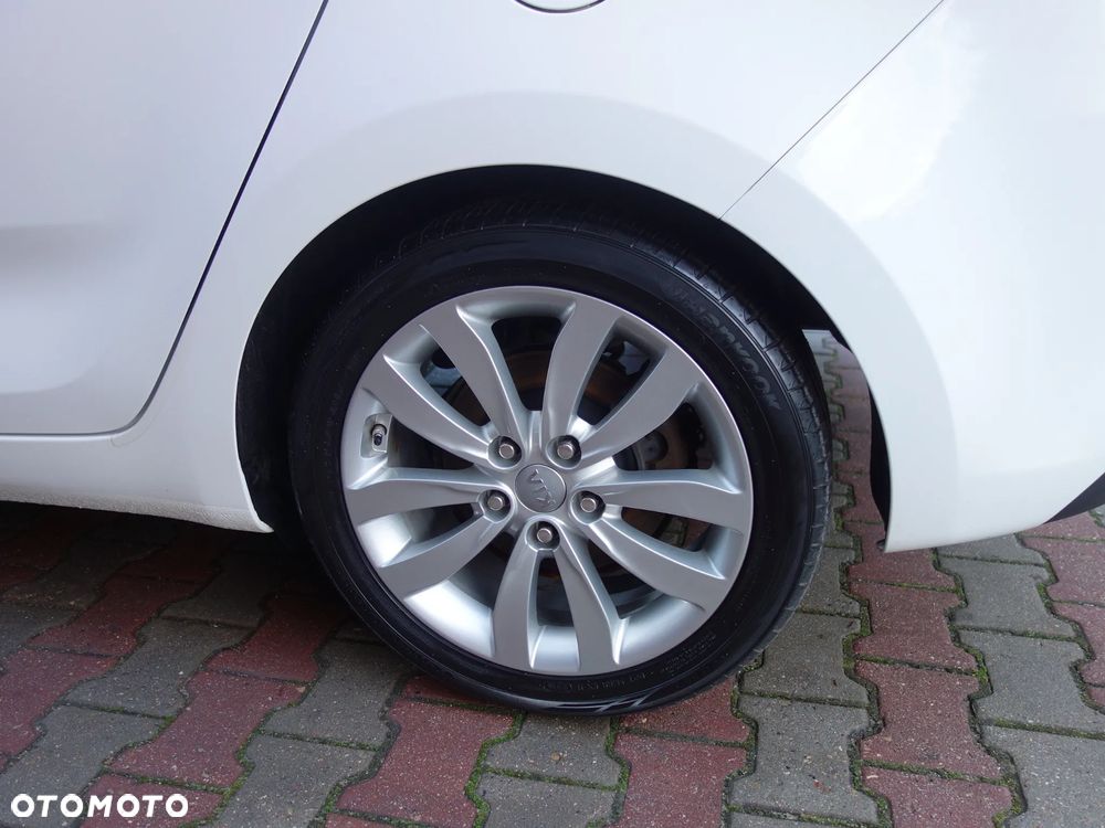 Kia Carens 1.7 CRDi Business Line - 13