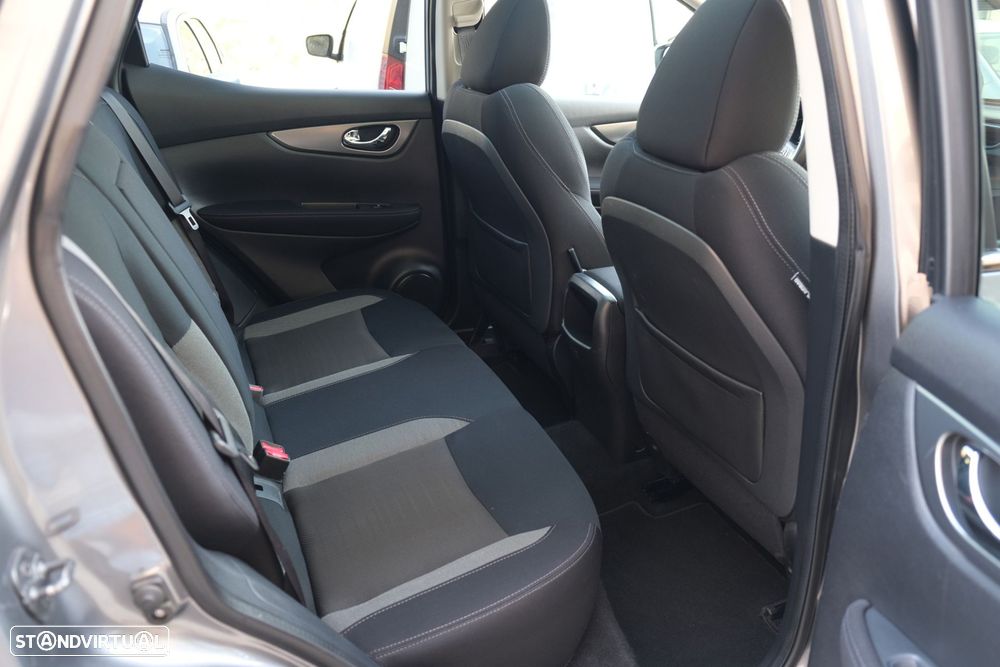 Nissan Qashqai 1.5 dCi N-Connecta 18 - 17