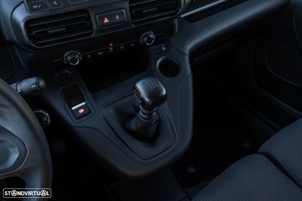 Peugeot Partner 1.5 BlueHDi M padrão - 17