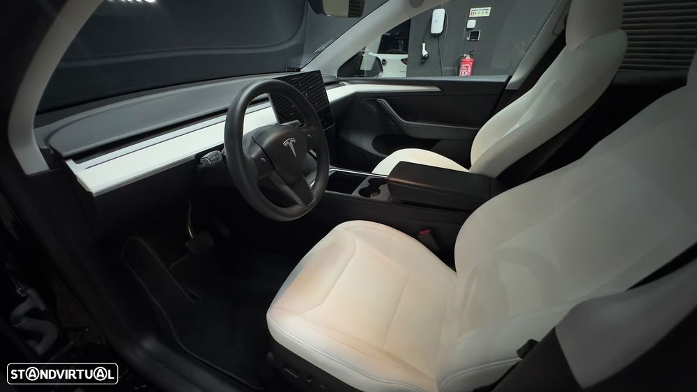 Tesla Model Y Long Range Dual Motor AWD - 25
