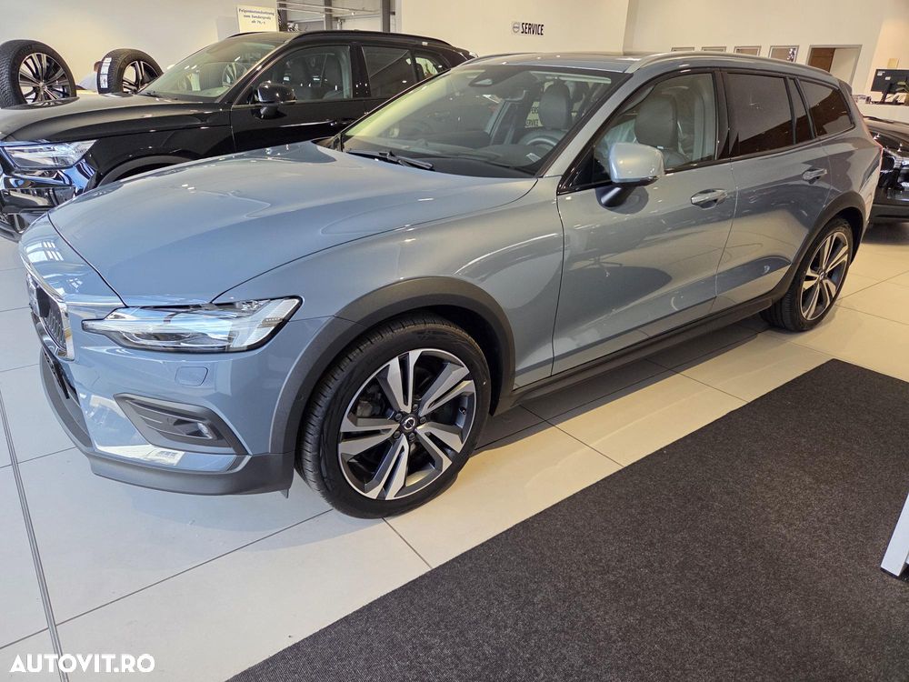 Volvo V60 B5 MHEV AT AWD Ultimate Bright - 1