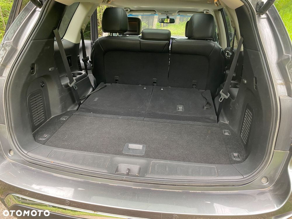 Nissan Pathfinder - 25