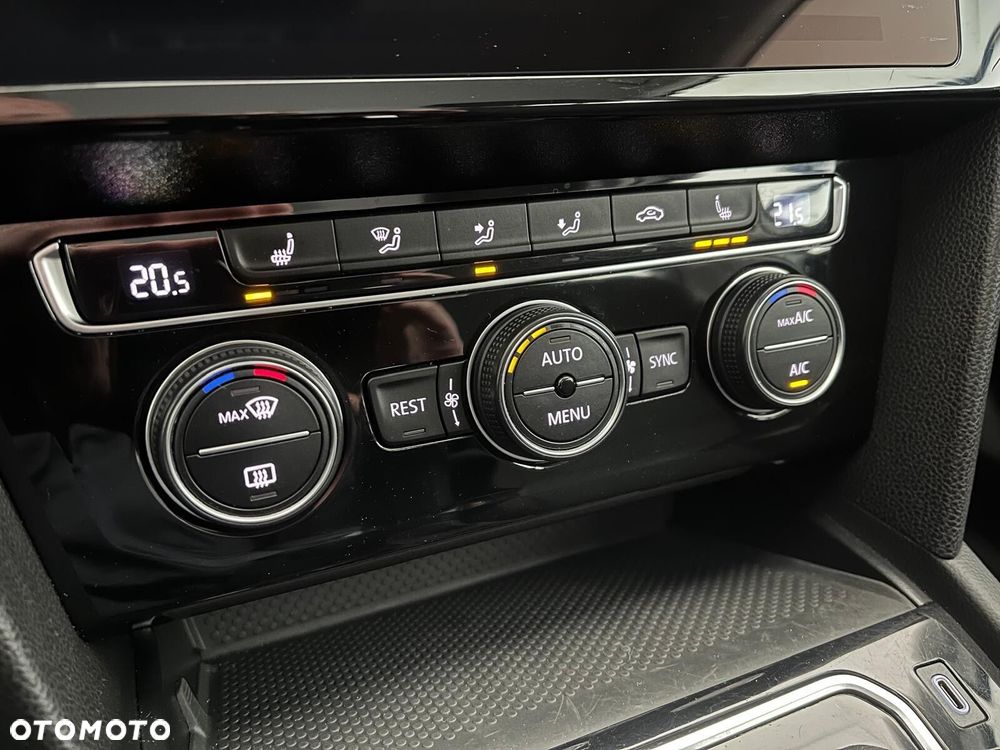 Volkswagen Passat - 30