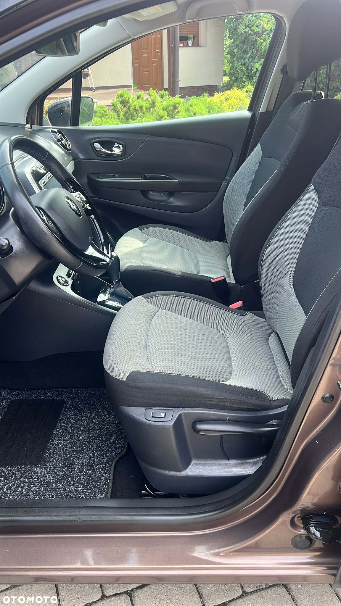 Renault Captur - 28