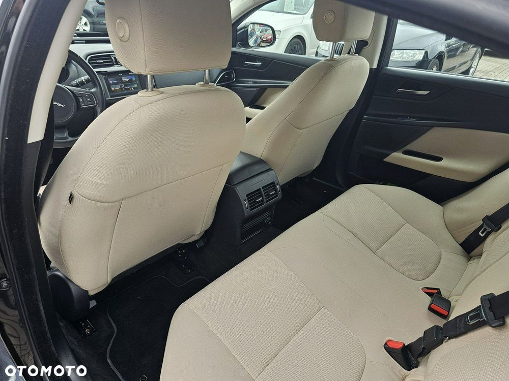 Jaguar XE 2.0 D AWD Portfolio - 29