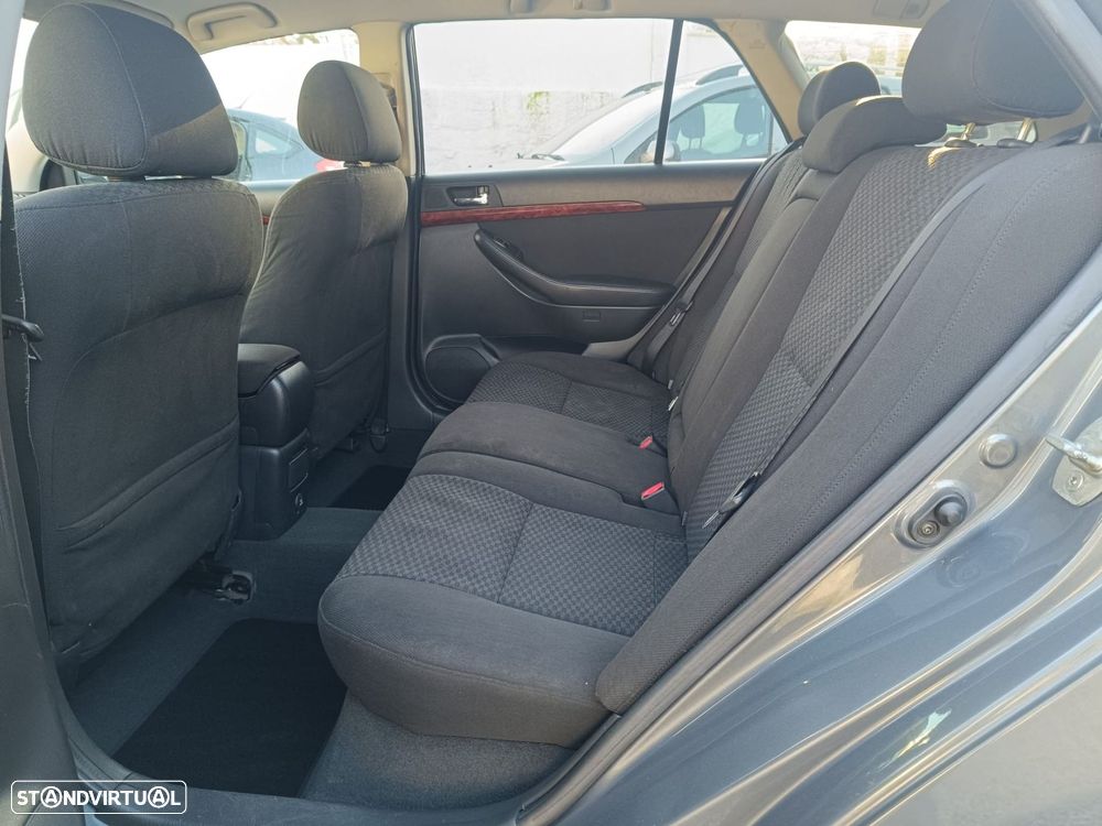 Toyota Avensis LB 2.0 D-4D Sol - 11