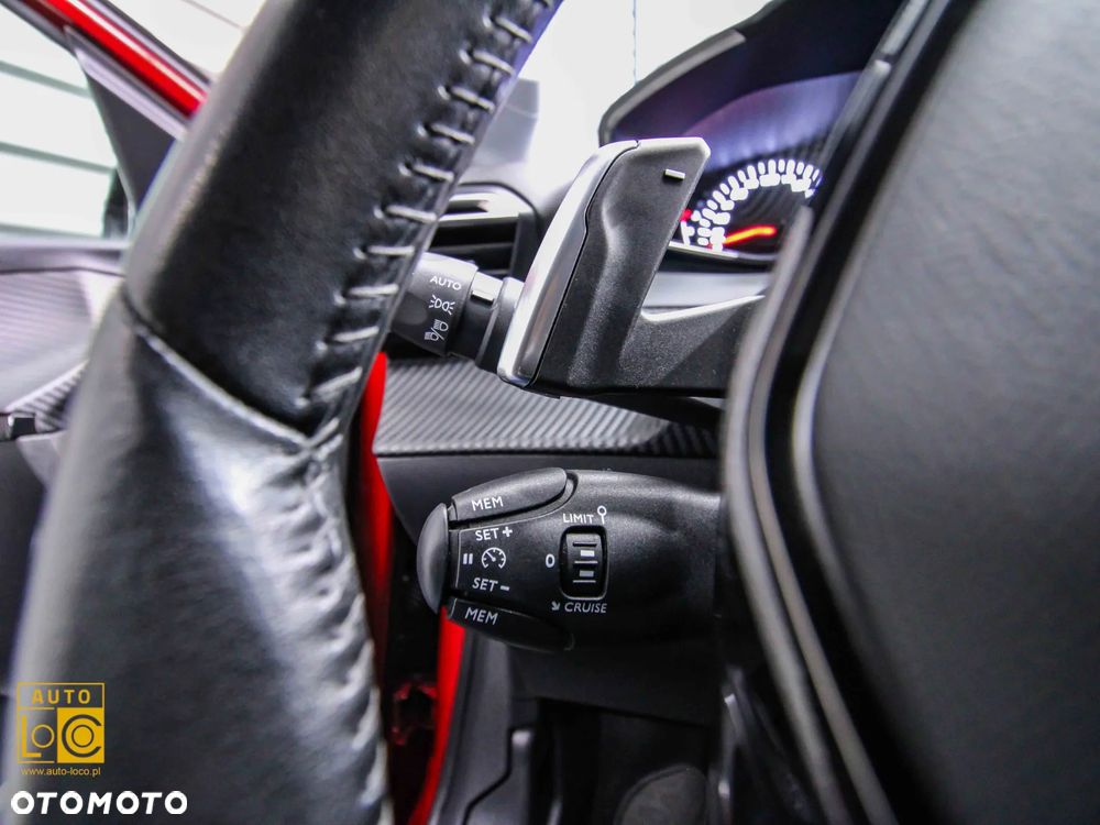 Peugeot 208 PureTech 100 EAT8 Allure - 27
