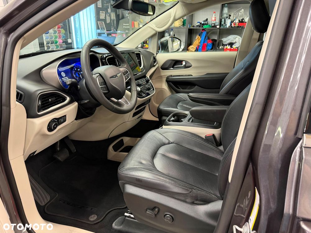 Chrysler Pacifica - 22