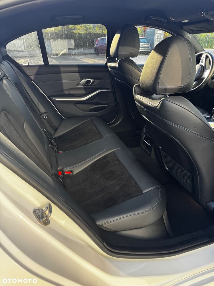 BMW Seria 3 318i M Sport - 11