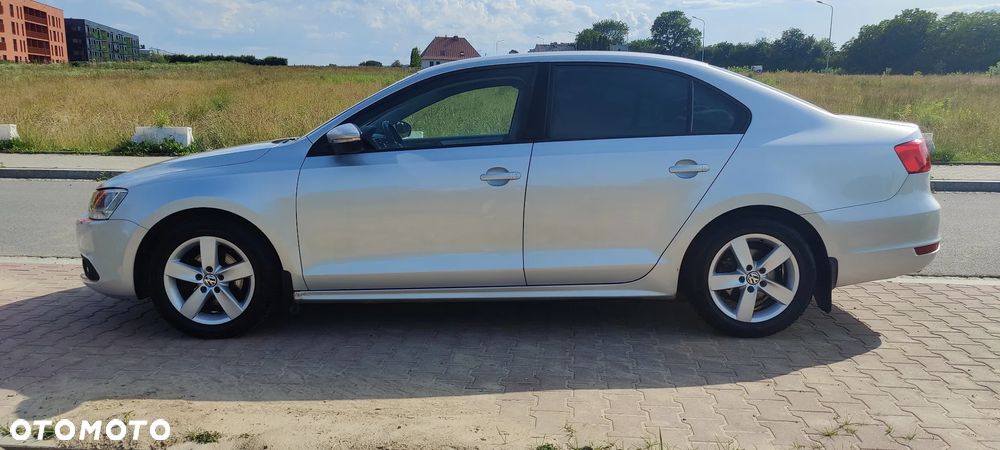 Volkswagen Jetta 1.6 TDI Trendline - 26