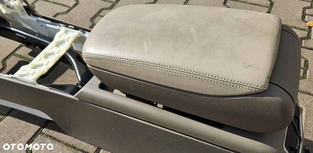 Audi A6 C6 podłokietnik - 3