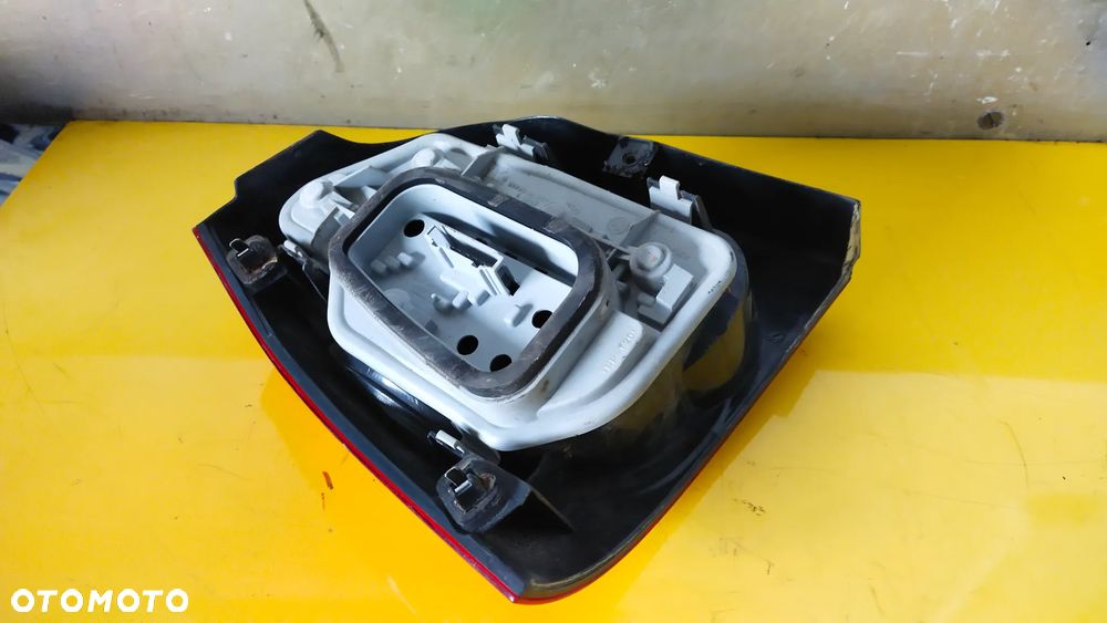 LAMPA TYLNA PRAWA VW POLO IV 5335 - 2