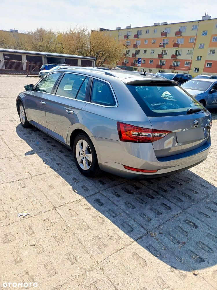 Skoda Superb 1.8 TSI Ambition DSG - 5