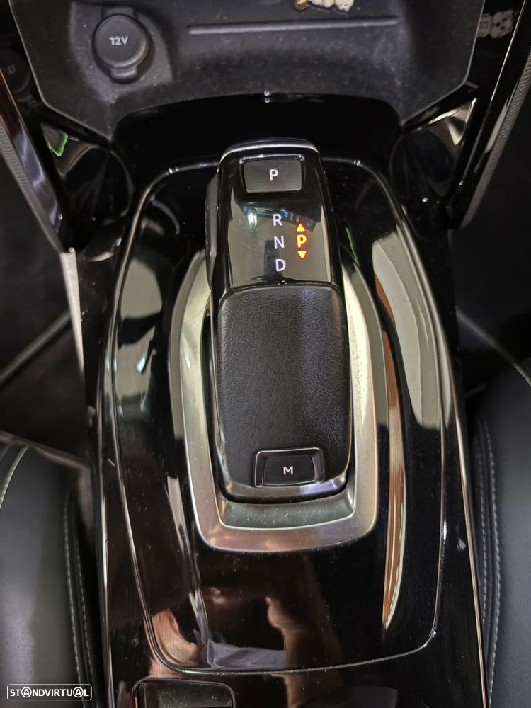 Peugeot 2008 1.2 PureTech GT EAT8 - 14