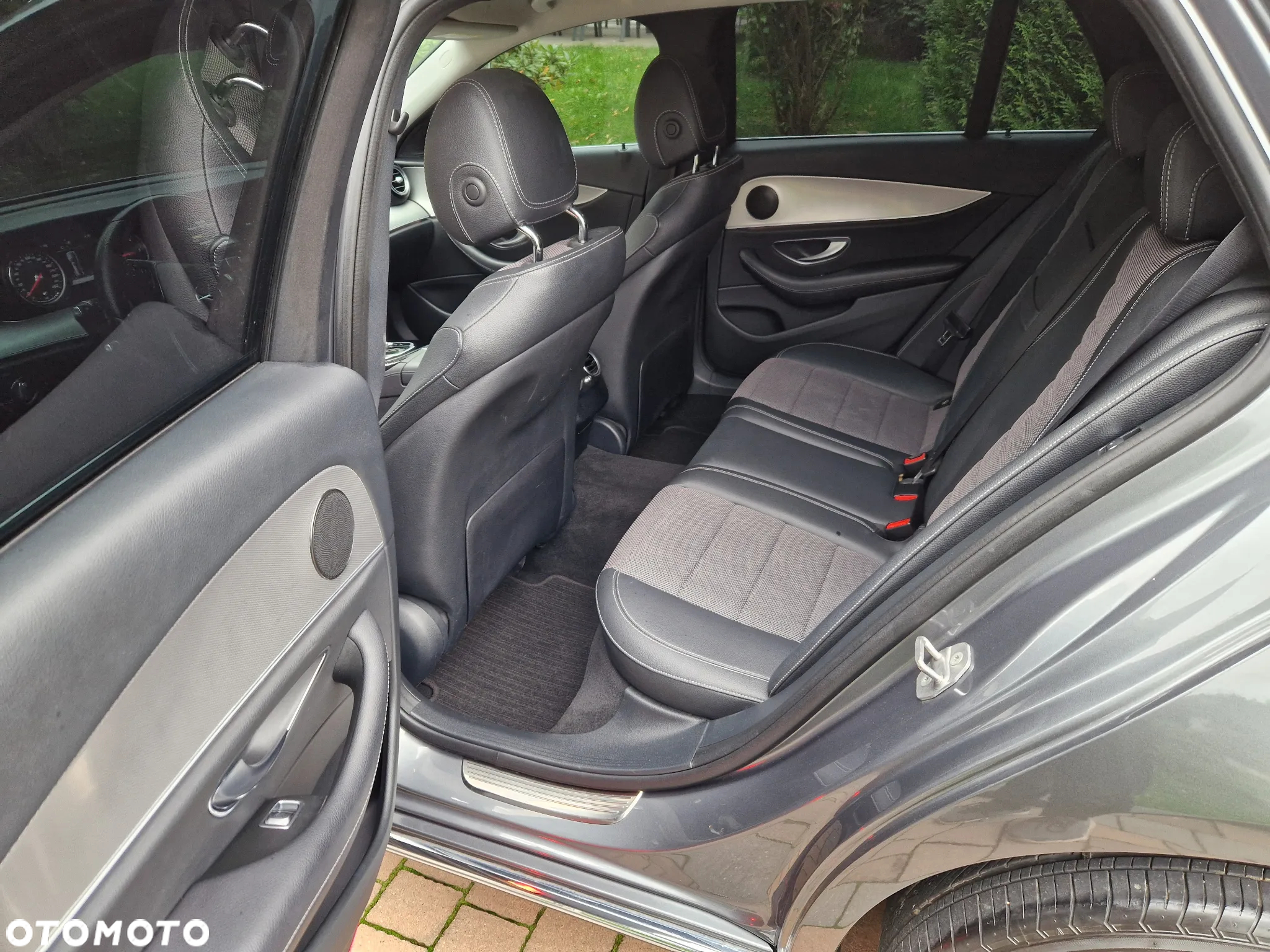 Mercedes-Benz Klasa E 220 d T 9G-TRONIC Avantgarde - 6