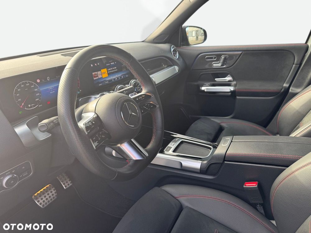 Mercedes-Benz GLB - 12