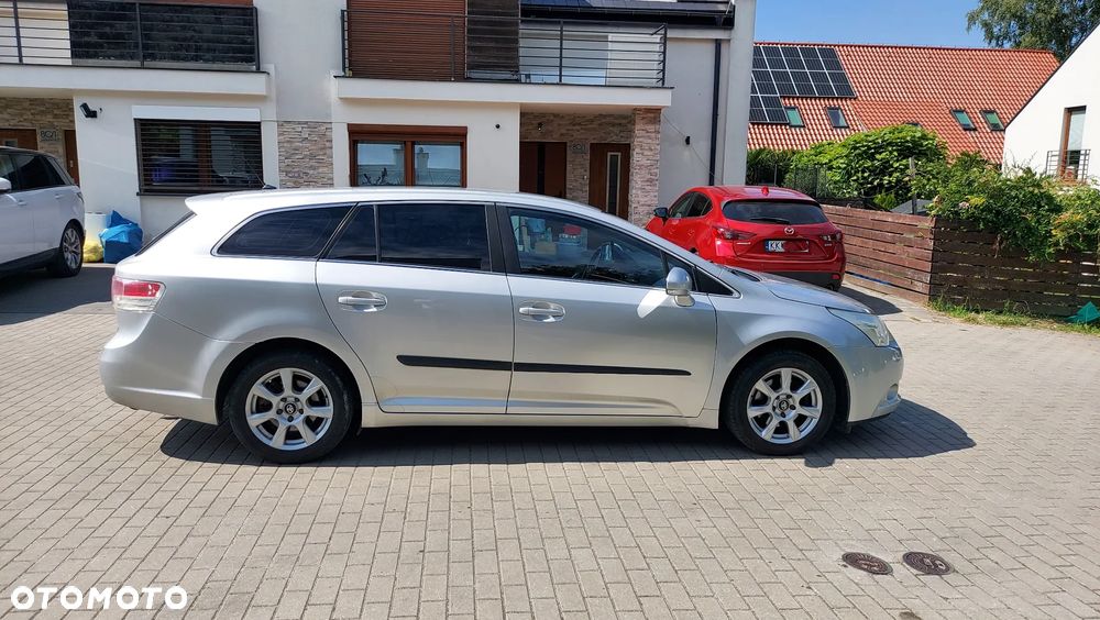 Toyota Avensis 2.0 D-4D Sol - 8