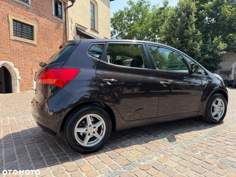 Kia Venga - 23